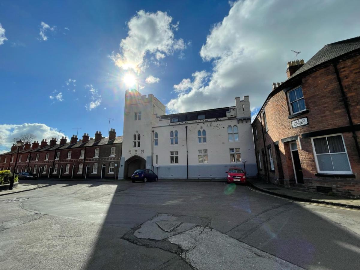 Chester Stays - Lovely Apartment In The Heart Of Chester With Free Parking Zewnętrze zdjęcie